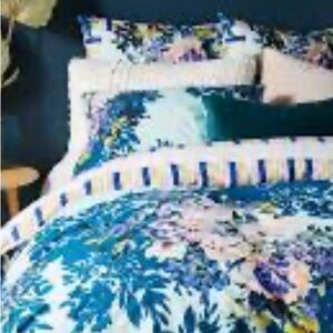 Floral Blue and White Bedding Set